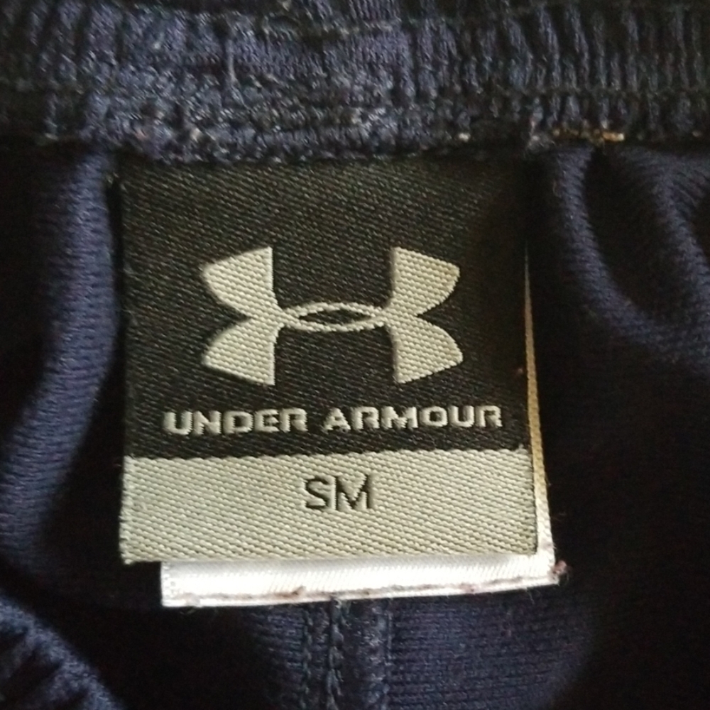 🚨SOLD🚨Men's Under Armour Shorts - Picture 5 of 6
